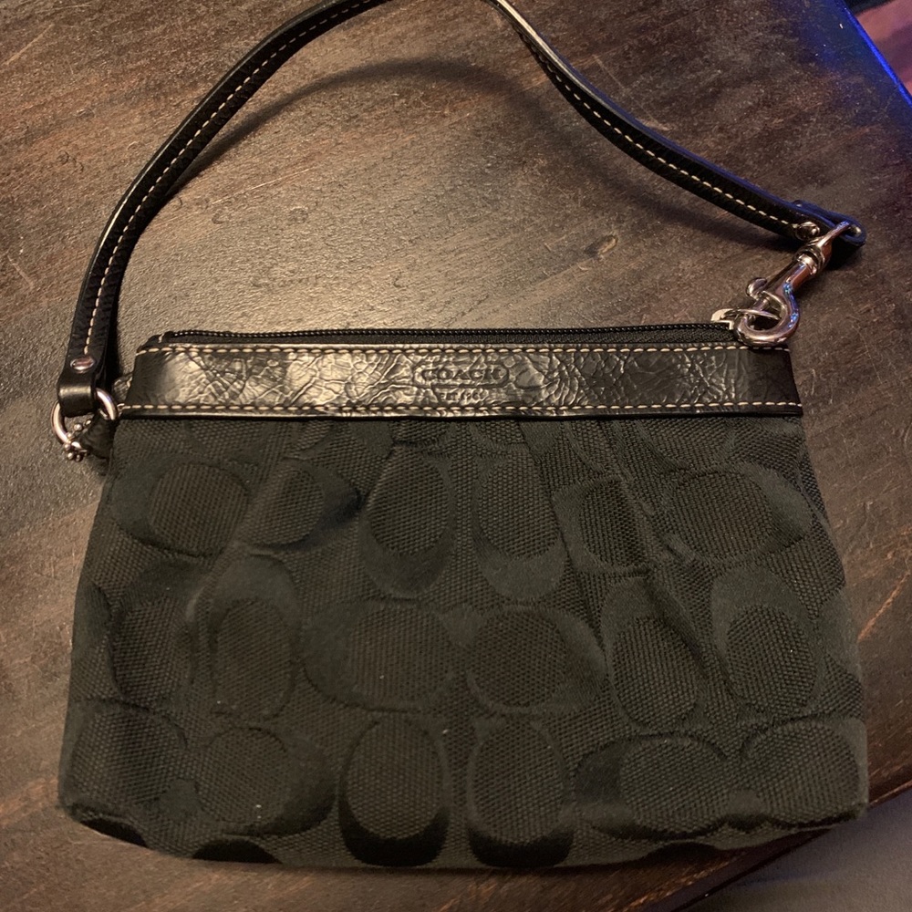 Coach Signature Wristlet (Black | Red)